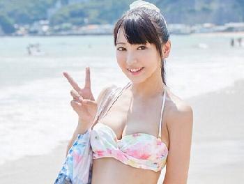 ビーチでもひときわ目立っていた水着美形少女！マジックミラー号の中で真正中出し巨乳素人ナンパのエロ動画