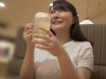 「面白い人ですねぇ笑」天然の巨乳素人奥さんが騙されて本気の絶頂オーガズムハメ撮り人妻ナンパのエロ動画