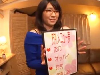 「どれがいいですか？W」宅配業者を痴女って性的ご奉仕を勧める巨大乳房奥様巨乳人妻顔射のエロ動画