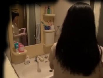 一緒にお風呂に入ってたらムラムラしちゃった美男きれいなお姉さんカップル巨乳ギャル顔射明日花キララのエロ動画