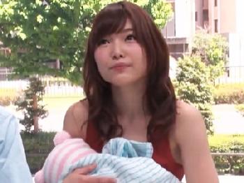 乳腺オイルマッサージ体験で発情した産後の感度抜群な美人奥様に寝取られ中出し!人妻看護婦のエロ動画