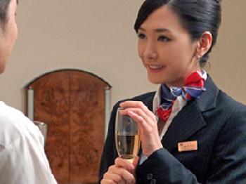 現役キャビンアテンダントがファーストクラス客のみをもてなす裏稼業巨乳お姉さんパンストのエロ動画