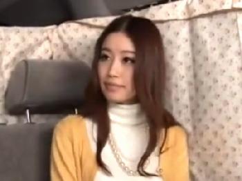 締り抜群の清純清楚系奥さんがナンパ師の愛撫で紅潮→ホテルで中出しされ激イキ巨乳素人人妻のエロ動画