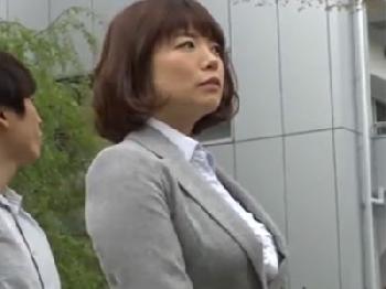 欲求不満なムチムチOLが痴漢男のテクニックに負けて和姦プレイ巨乳お姉さん痴女ぶっかけのエロ動画
