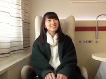 「お金もらえるんですか！？」素人女子大生が謝礼に目の色を変えハメ撮り了承W美少女痴女のエロ動画