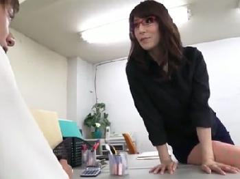 歳を増してより性的欲求の増した中年女がイチモツを前に大猛烈興奮痴女熟女のエロ動画