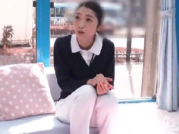 地元で人気の美人看護師が童貞君を優しく手ほどき素人美少女お姉さん看護婦中出しのエロ動画