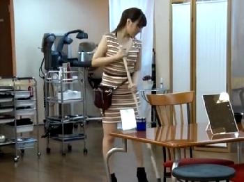 現役美容師アシスタント！指名してもらうために生フェラチオサービスで大量口内発射！素人OLのエロ動画