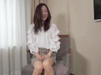 ナンパしたスレンダーな無毛妻が息切れするまでハードFUCK素人パイパンのエロ動画