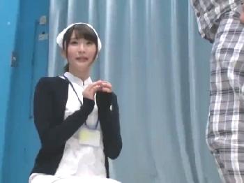 『す、すいませんこちらこそ…！』男が射精するまで腰を振り続けた27歳欲求不満看護師さん巨乳素人痴女コスプレ看護婦のエロ動画