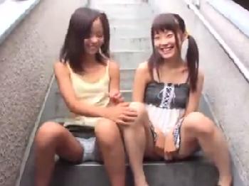 純粋無垢な幼顔っ娘達の無毛マンコを悪戯して精液ぶっかけ美少女ロリパイパンのエロ動画