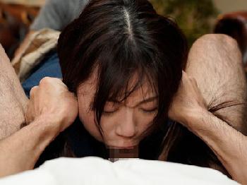 可愛い姪っ子はイラマチオチオ中毒!?兄夫婦が不在の3日間喉奥を突かされ続けました…美少女めがね中出しフェラ近親相姦3P笠木い...