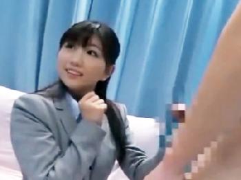 清潔感あふれる美人オフィスレディが突然差し出されたSEXを知らない男イチモツに戸惑いつつも優しく筆おろし素人お姉さんOL童貞...