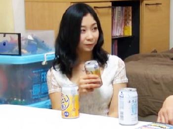 パコリ部屋に連れ込んだ美人奥様を酔わせて寝取る様子を隠し撮り巨乳素人人妻盗撮のエロ動画