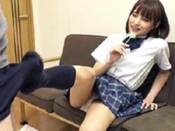 『これ気持ち良いの?キモ』ドSな美形少女女子校生がM男を足コキ調教→理性暴発して中出し性交美少女痴女のエロ動画