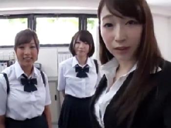 ド淫乱な教師&女子校生達とのハーレム乱交パコで精液枯渇!巨乳美少女ギャル痴女女教師顔射ハメ撮りのエロ動画