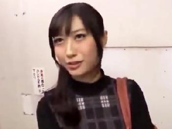 親戚の子どもと中出し近親交尾するぷるるん豊満巨大バストのお姉さん巨乳コスプレフェラ手コキ近親相姦のエロ動画