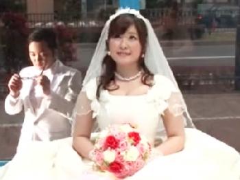 マジックミラーの向こうで新妻が寝取られて種付けまでされてる事を知らない新郎巨乳人妻中出しのエロ動画