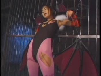 ヒーローは大変!悪役に捕まり敵地で大量ぶっかけされる美形少女ヒロイン素人お姉さんコスプレ顔射レイプのエロ動画