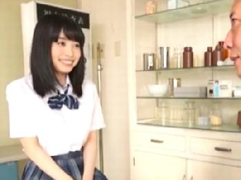 こんな純真無垢な黒髪少女が業界屈指のデカチンをブチ込まれて悶絶イキ女子校生美少女ロリイラマチオ3Pのエロ動画