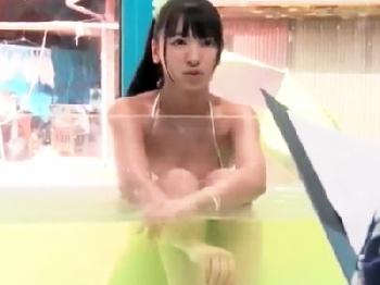 『ちょっ!入ってるんですけど!』海で見つけた素人娘が初対面の男とマッサージ→うっかり生姦して中出し射精美少女水着ナンパのエロ...
