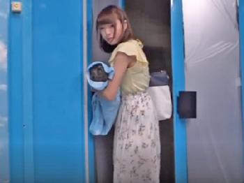 マジックミラー号で幸せいっぱい子持ちの素人若奥様を巨大チンポ寝取り人妻ナンパのエロ動画