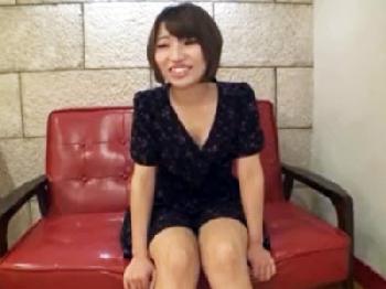 頭も股もユルそうな素人女子大生をナンパしてホテルでハメ撮り成功美少女パイパンのエロ動画