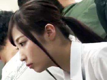 大人しそうなポニテ女子校生に目を付けた婦女暴行魔が痴漢性的暴行→顔面に精液ぶっかけ逃走W美少女顔射レイプのエロ動画