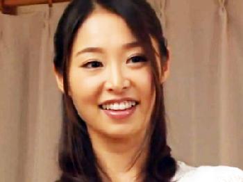 酔わせて眠らせた部下の傍で可愛い嫁を寝取り婦女暴行する残虐な上司人妻顔射レイプのエロ動画