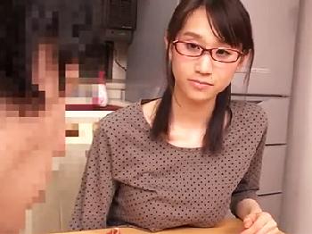 モテずにため込み過ぎた男がついに地味めがねお母さんの乳房に色情するW人妻熟女フェラ手コキのエロ動画