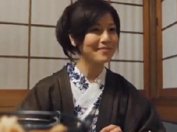 不貞希望の美人奥さんと温泉旅館で楽しくパイ射セックス素人人妻熟女のエロ動画