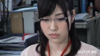 『どうしたら元の先輩に戻るんだろう‥』可愛い後輩OL社員が元気づける為に懸命にフェラチオお姉さん痴女パンスト顔射のエロ動画