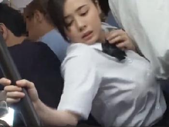 満員バスで痴漢にまさかの本番婦女暴行までされてしまった女子校生巨乳素人レイプのエロ動画