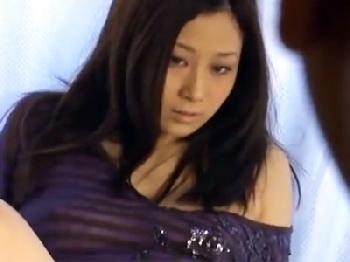 「おっきいの欲しい‥」自慰行為では満足できずに義理の父親と禁断子作り巨乳人妻中出し近親相姦オナニーのエロ動画