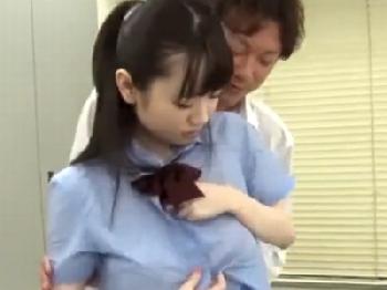 胸チラ挑発してくる巨乳女子校生を顔面射精婦女暴行するのは大人の義務素人美少女顔射レイプのエロ動画