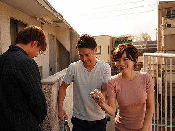 『だめだけど…』お願いされたら絶対に断れないデカパイ妻が中出しまでOK！巨乳人妻里美ゆりあのエロ動画