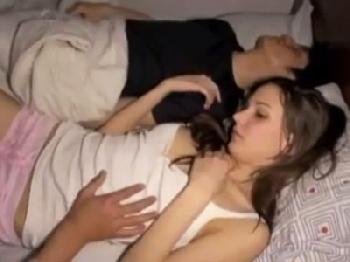 外人ならではのナイスバディなパツキンきれいなお姉さんを彼氏の隣で中出し寝取り巨乳のエロ動画