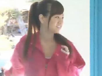 運動で引き締まった身体の素人女子大生に中出しマッサージ美少女ナンパのエロ動画