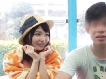 幸せそうなカップルのぶりっ子彼女に寝取られマッサ仕掛けて彼氏より先に種付け射精完了素人美少女中出しナンパマッサージのエロ動画