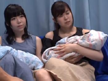 子持ち素人奥さん二人組をナンパ→寝取り挿入頂きましたW人妻3Pのエロ動画