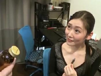 「ここでですか？」JAVの制作現場で働くお姉さんを職場で公開パコ！素人OL中出しハメ撮りのエロ動画