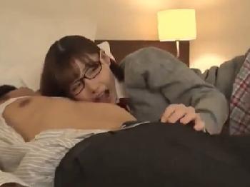 男根大好きメガネ女子校生とホテルで楽しく中出しSEX素人美少女めがねのエロ動画