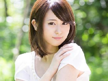 愛嬌たっぷりなアイドルな面の美形少女と真っ昼間からハード性交素人美少女のエロ動画