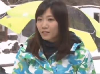 サークル仲間と旅行中にマッサージ体験→中出しFUCKしちゃった女子大生素人美少女のエロ動画