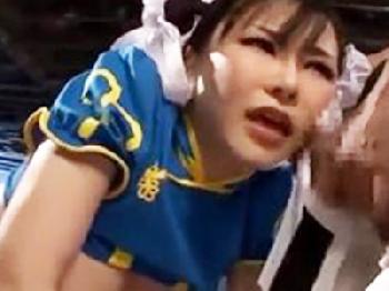 バトルで負けて格闘着のまま巨乳女体を凌辱されるWお姉さんコスプレ顔射のエロ動画