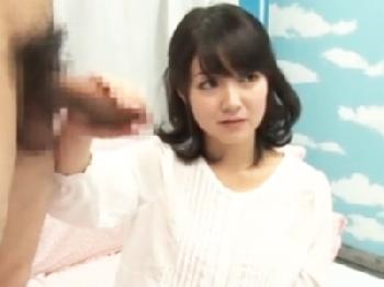 童貞くんを筆おろしするはずが予想外デカチンに発情→中出し許しちゃった素人娘美少女のエロ動画