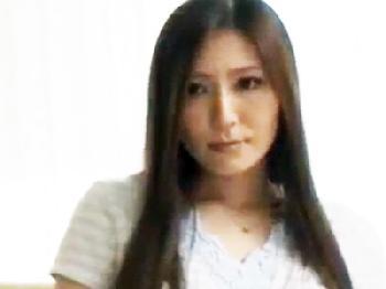 お互いを異性として意識しちゃってる義理の母と息子の肉欲ぶつかる母子禁断SEX巨乳人妻中出し近親相姦のエロ動画