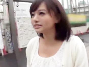 ご飯奢ったら怪しんでるけど結局パコれちゃったケーキ屋店員（21）巨乳素人お姉さんナンパのエロ動画