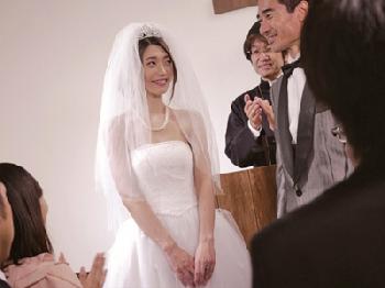 自慢の妻が結婚式の初夜に元カレに寝取られ人妻中出し3P香苗レノンのエロ動画