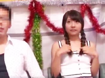 蠱惑的な笑みでフェラチオコキしてくる猛烈美形少女に中出し成功!美少女痴女手コキ河南実里のエロ動画